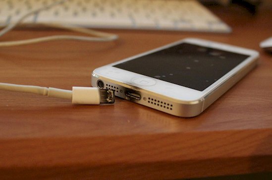 The Reason Why You Should Never Use Your Phone While It’s Charging
