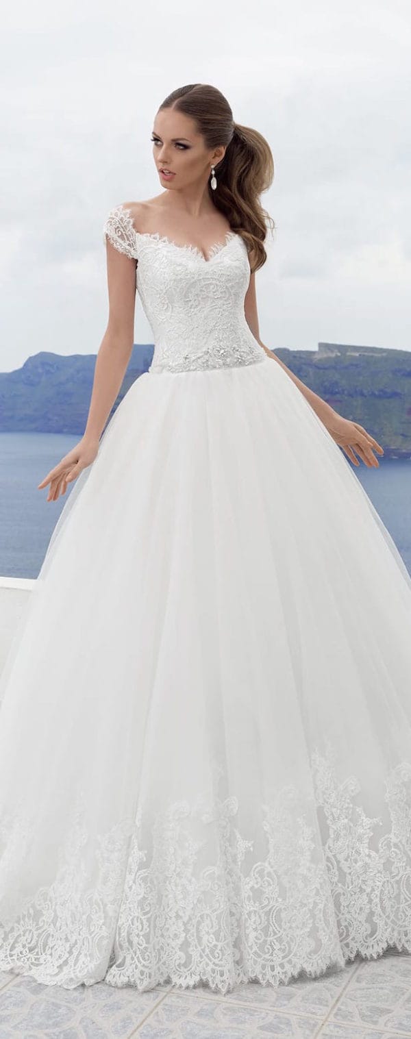 30 Lovely Ideas For Your Dream Wedding Dress