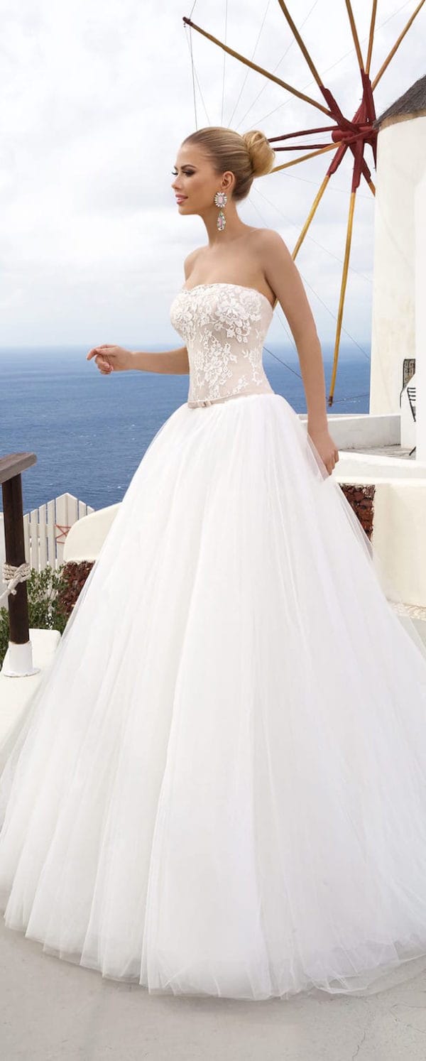 30 Lovely Ideas For Your Dream Wedding Dress