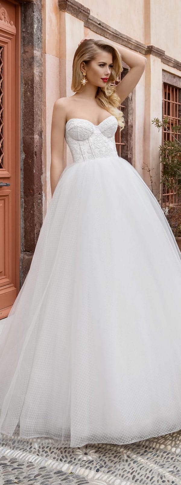 30 Lovely Ideas For Your Dream Wedding Dress