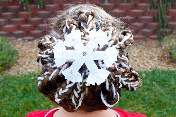 Christmas Hairstyles For The Little Princesses, Easy to Be Copied.