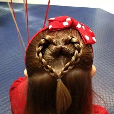 Christmas Hairstyles For The Little Princesses, Easy to Be Copied.