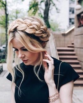 Best Christmas Hairstyles That Will Definitely Highlight You Among The Others