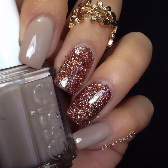 Shine And Super Styled Nails: How To Decor Your Nails For The New Year’s Eve