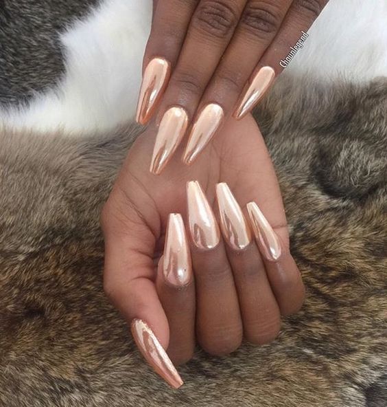 Spice Up  Your Look With The Ultra Modern Metallic Nails