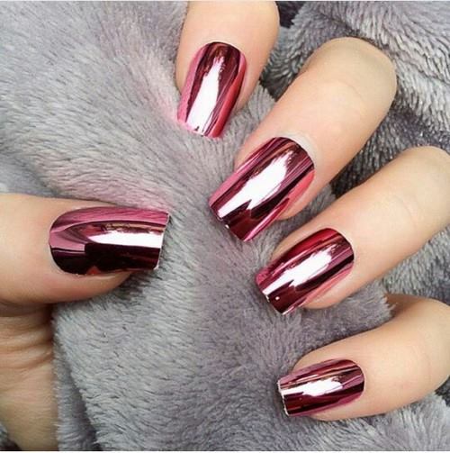 Spice Up  Your Look With The Ultra Modern Metallic Nails