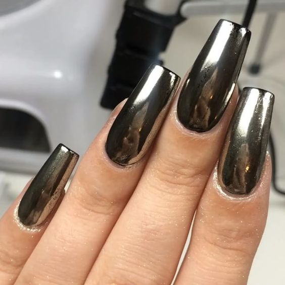 Spice Up  Your Look With The Ultra Modern Metallic Nails