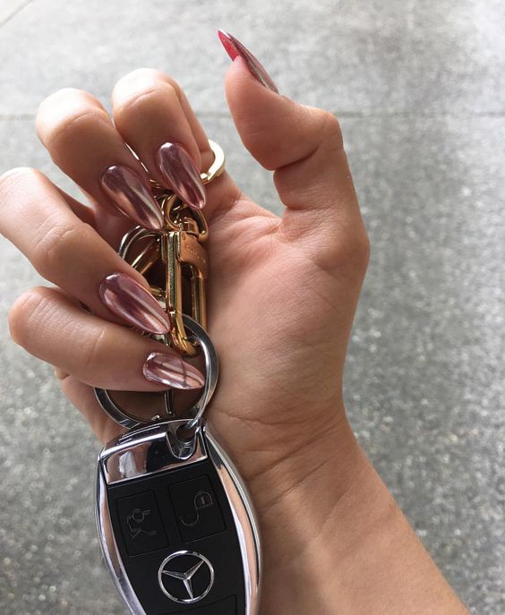 Spice Up  Your Look With The Ultra Modern Metallic Nails