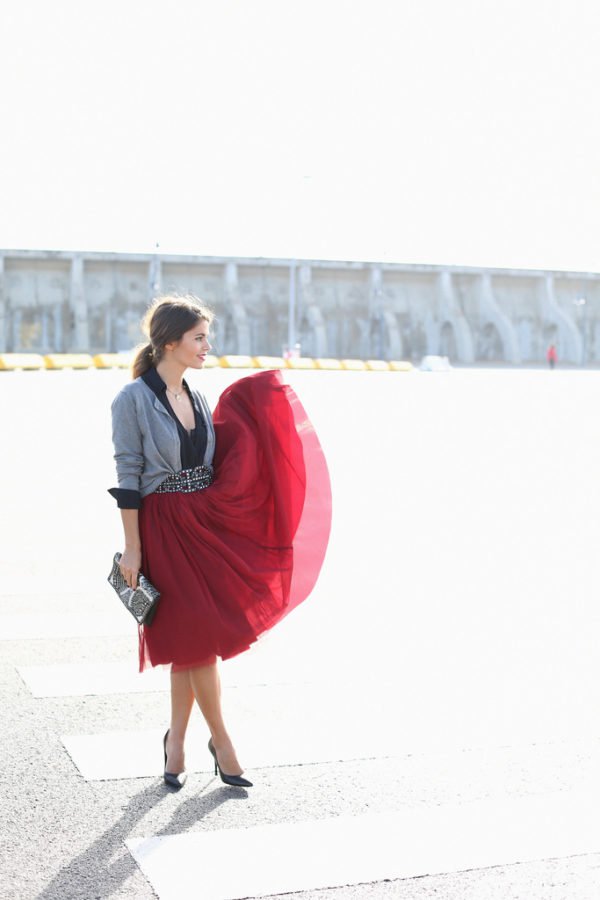 12 Stylish Red Skirts And Fashionable Combinations That Will Inspire You For The Valentines Day