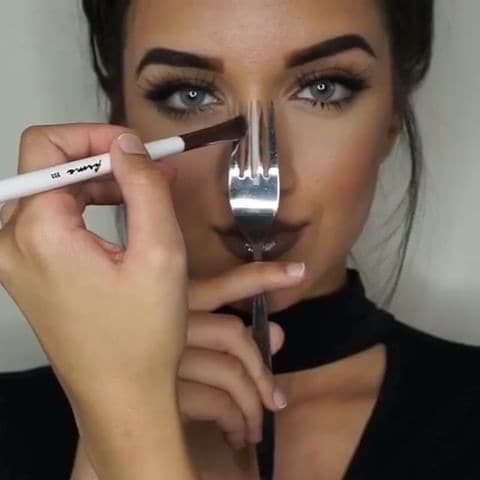 9 Professional Make Up Tricks And Tips That Will Help You With Your Daily Routine