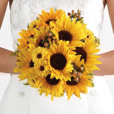 The Best Wedding Bouquets According To Their  Color Meaning