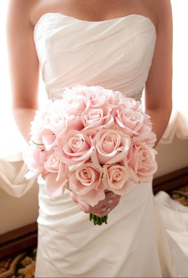 The Best Wedding Bouquets According To Their  Color Meaning