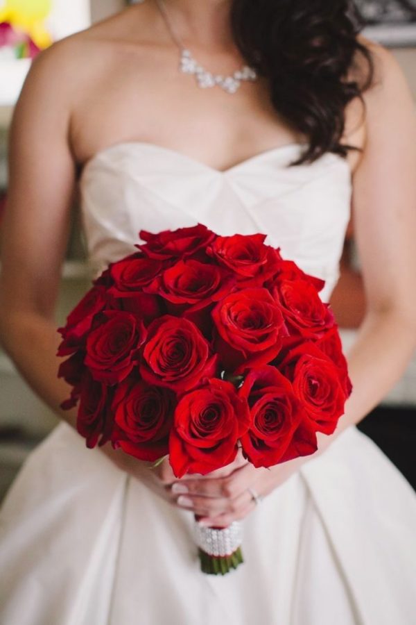 The Best Wedding Bouquets According To Their  Color Meaning