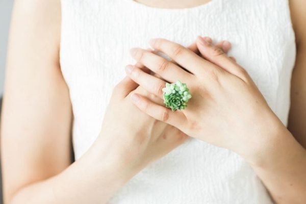 Take It To The Next Level! 12 Great Ideas For Jewelry Made From Live Succulents