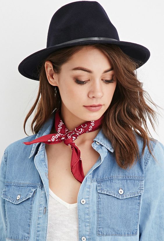 New Trend Alert: The Little Silk Neck Scarf As A Part Of Your Outfit This Season