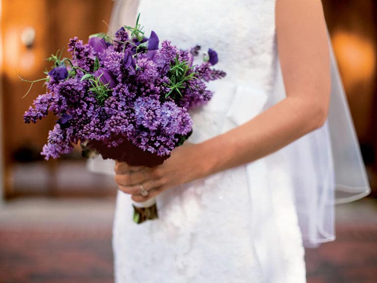 The Best Wedding Bouquets According To Their  Color Meaning