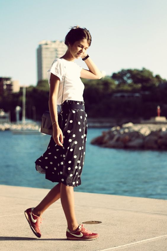 Dare To Look Chic And Trendy With The New Fasion Trend: Sneakers And Dress For Stunning Day Outfit