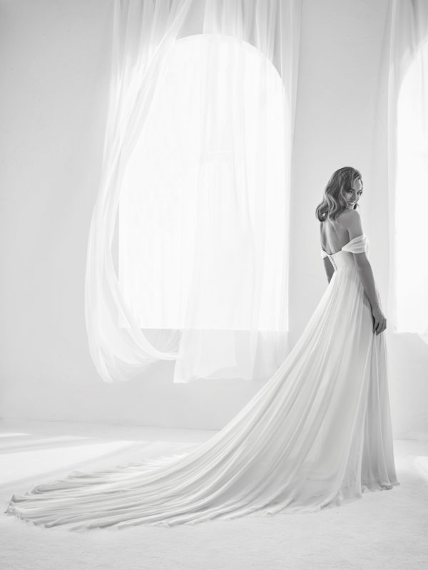 Fall In Love With The New Bridal Gowns From Pronovias Bridal 2018 Collection