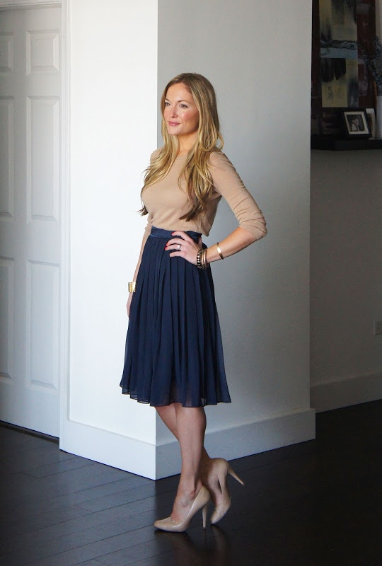 Pleated Skirt Combinations For An Eye Catching Outfit