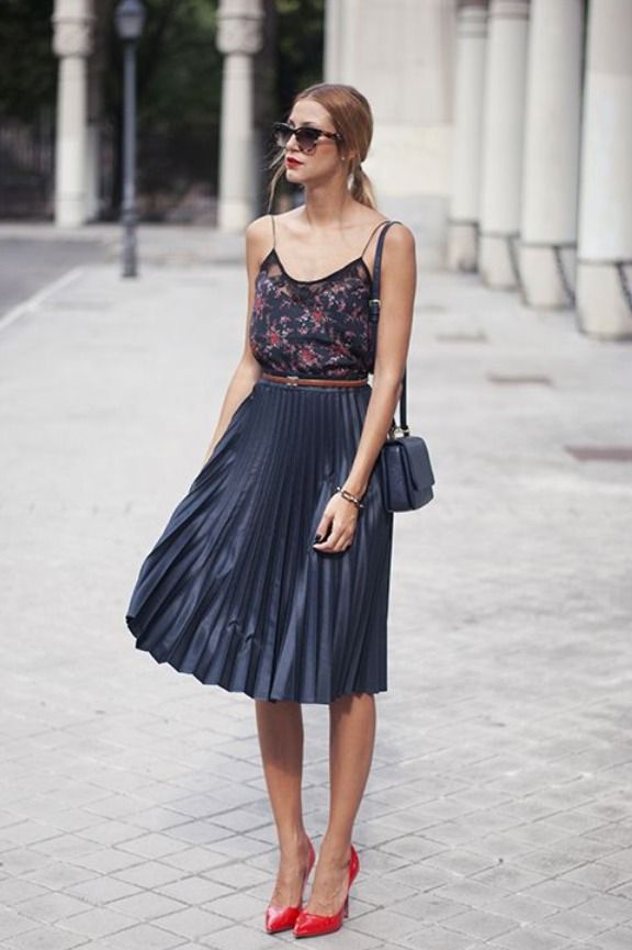 Pleated Skirt Combinations For An Eye Catching Outfit