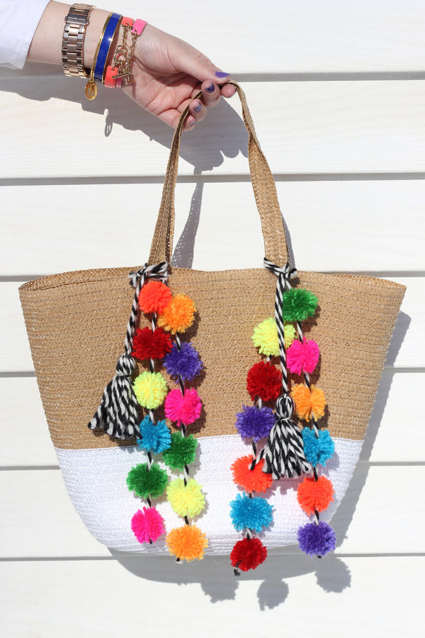 DIY Pom Pom Decorations For Chic Look This Summer