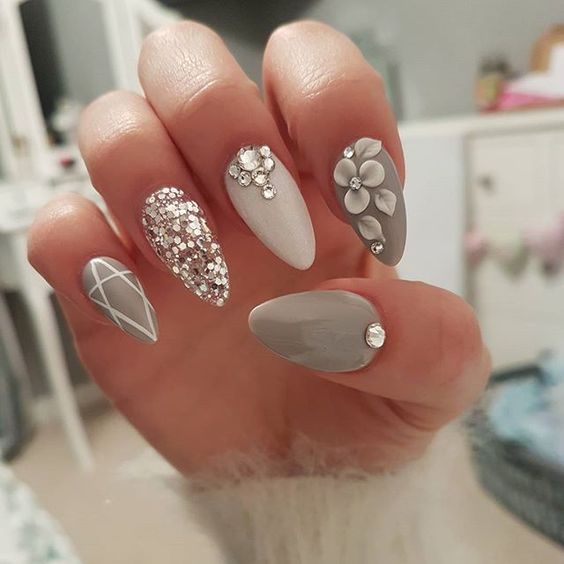 New Nails Art Fashion Trend: 3D Nails For Sophisticated And Rich Look