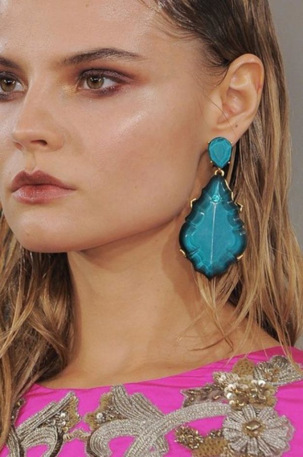 Big And Modern: Fabulous Statement Earrings For An Eye Catching Look