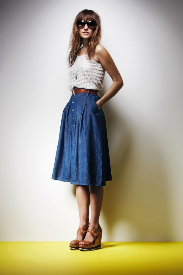 Essentials In Every Woman Wardrobe: Denim Skirt For Chic Look