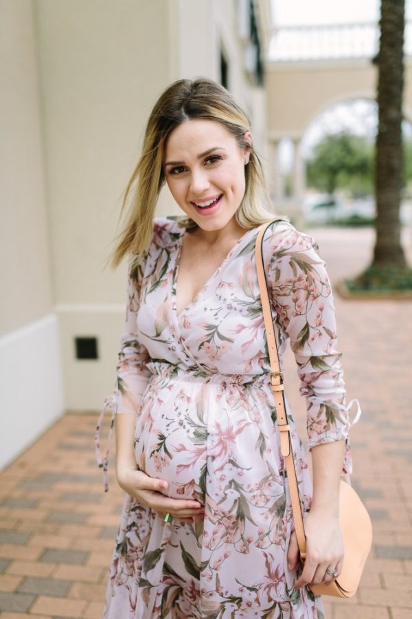 Maternity Work Outfits For Modern And Stylish Moms To Be