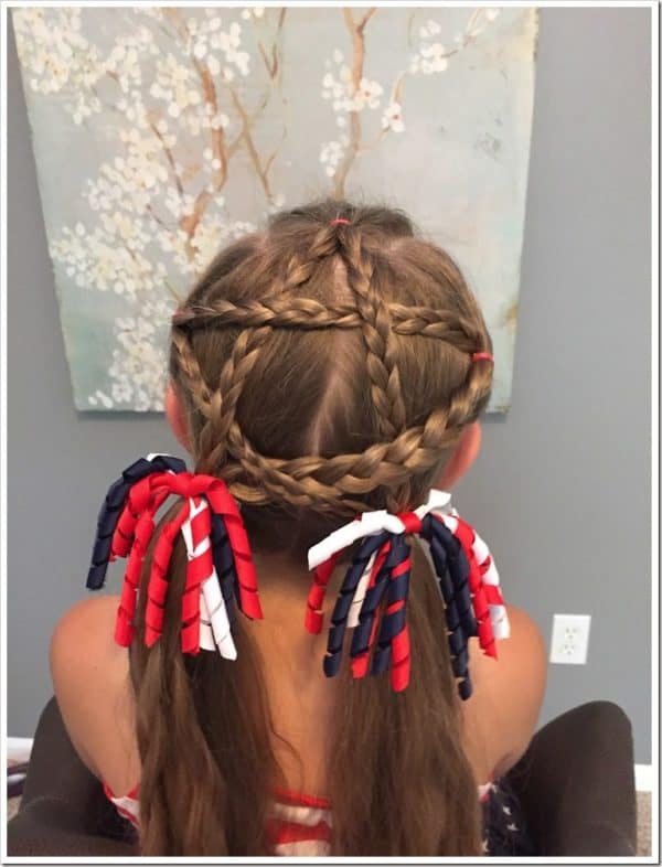 The Most Creative DIY Christmas Hairstyle For Your Little Princesses