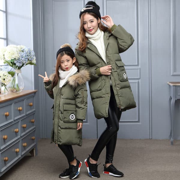 Stunning Mother And Daughter Matching Outfits That Are Perfect For Winter