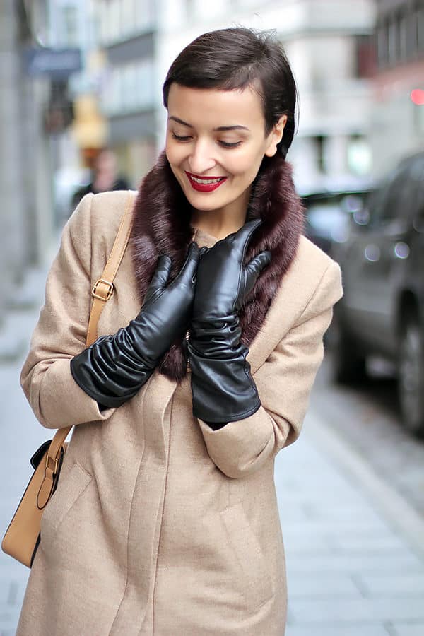 How To Style A pair Of Gloves In Order To Look Modern This Winter
