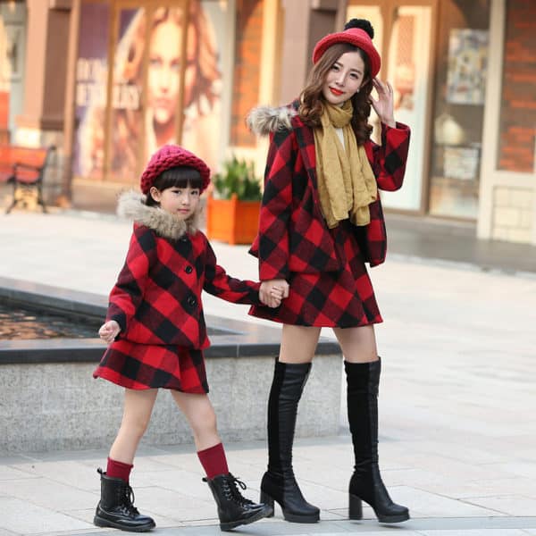 Stunning Mother And Daughter Matching Outfits That Are Perfect For Winter