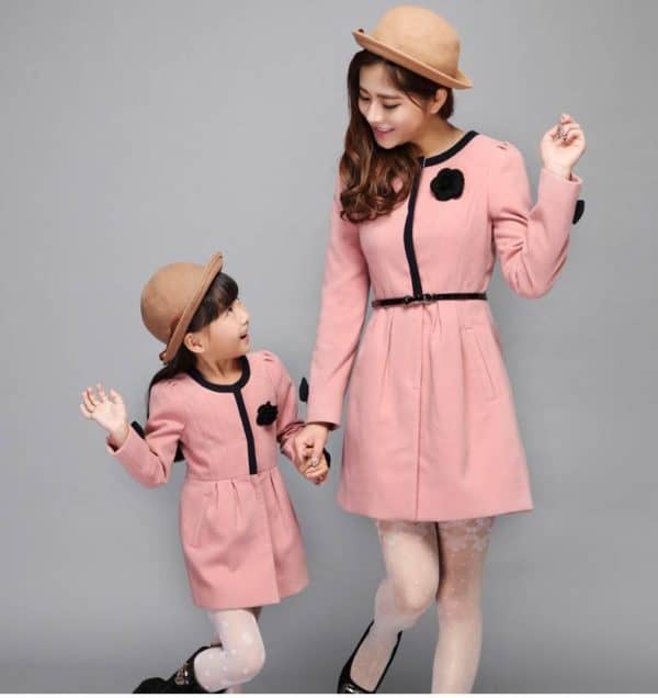 Stunning Mother And Daughter Matching Outfits That Are Perfect For Winter