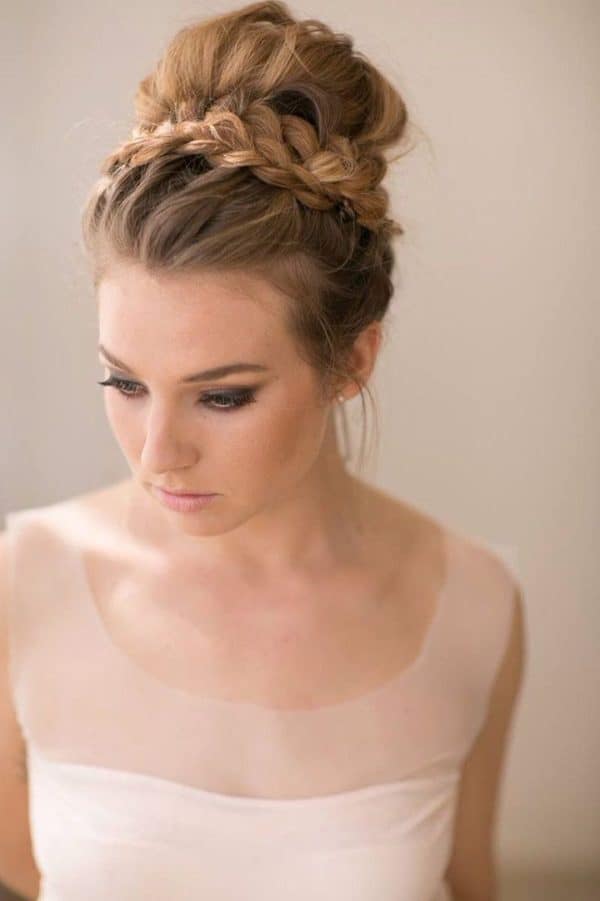 Gorgeous Bun Hairstyles In Every Possible Way