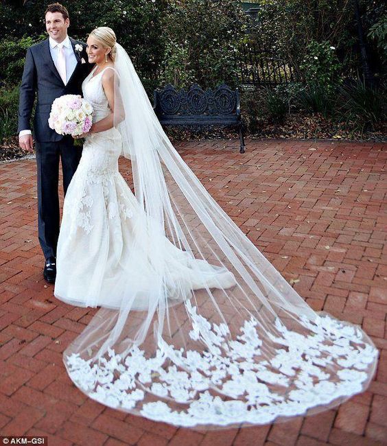 Useful Tips That You Shouldnt Miss If You Want To Wear A Long Wedding Veil