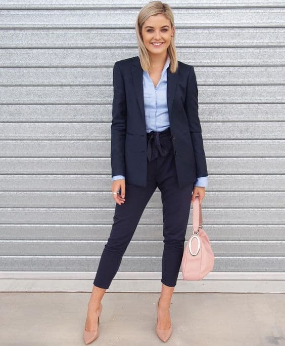 How The Modern Women Dress For A Job Interview In Outstanding Ways