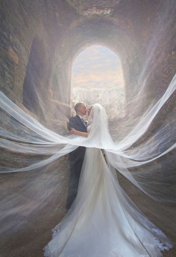 Useful Tips That You Shouldnt Miss If You Want To Wear A Long Wedding Veil