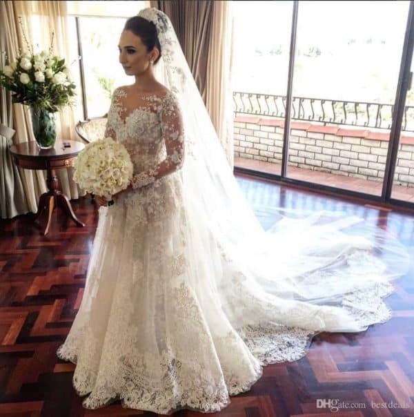 Useful Tips That You Shouldnt Miss If You Want To Wear A Long Wedding Veil