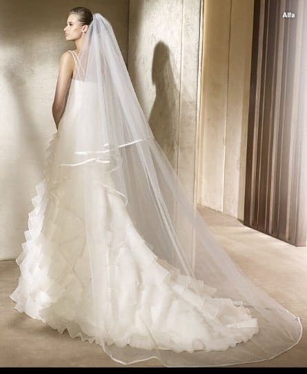 Useful Tips That You Shouldnt Miss If You Want To Wear A Long Wedding Veil