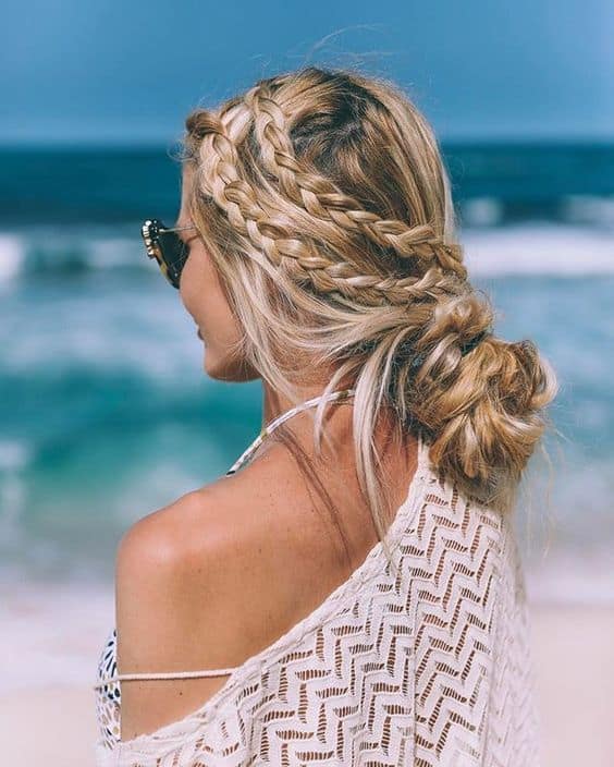 Cute Beach Hairstyles That You Should Try On Your Vacation