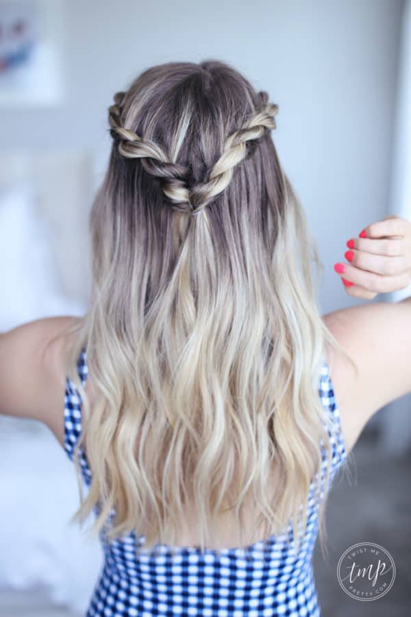 Cute Beach Hairstyles That You Should Try On Your Vacation