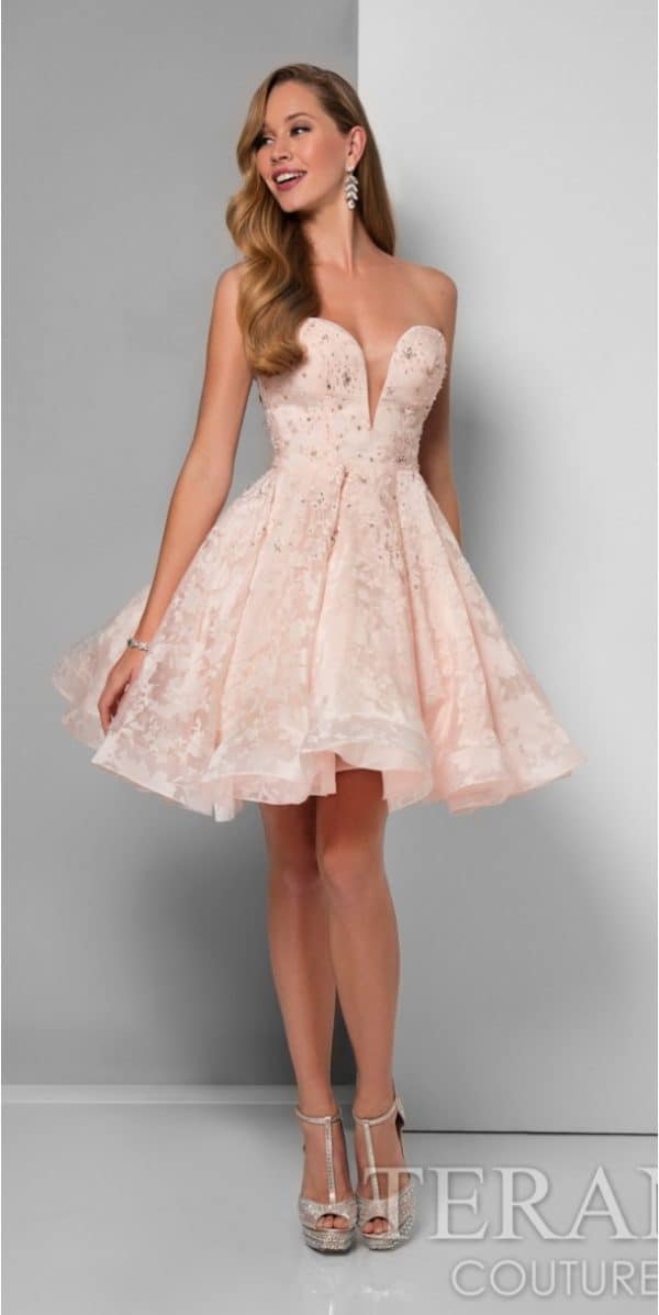 Glamorous Short Dresses That Are Just Right For Prom