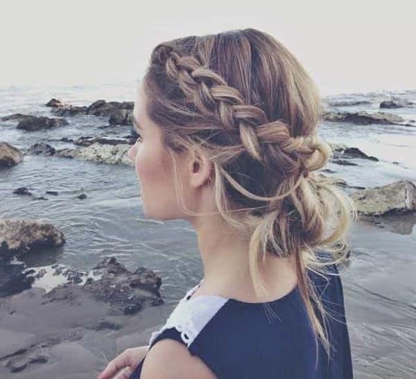 Cute Beach Hairstyles That You Should Try On Your Vacation