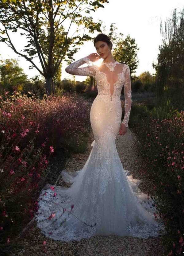 Stunning Mermaid Wedding Dresses That Will Hug Your Curves