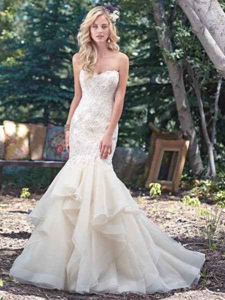 Stunning Mermaid Wedding Dresses That Will Hug Your Curves