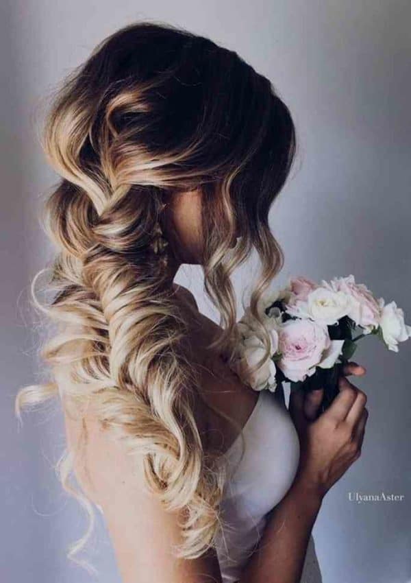 Romantic Side Swept Hairstyles That Will Put All Eyes On You