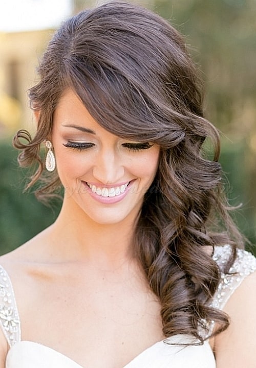 Romantic Side Swept Hairstyles That Will Put All Eyes On You