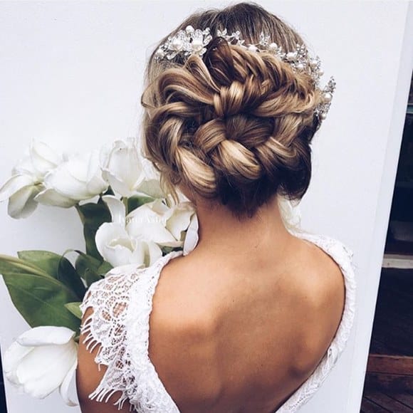 Bridal Pearl Hairstyles That Will Make You Look Absolutely Beautiful