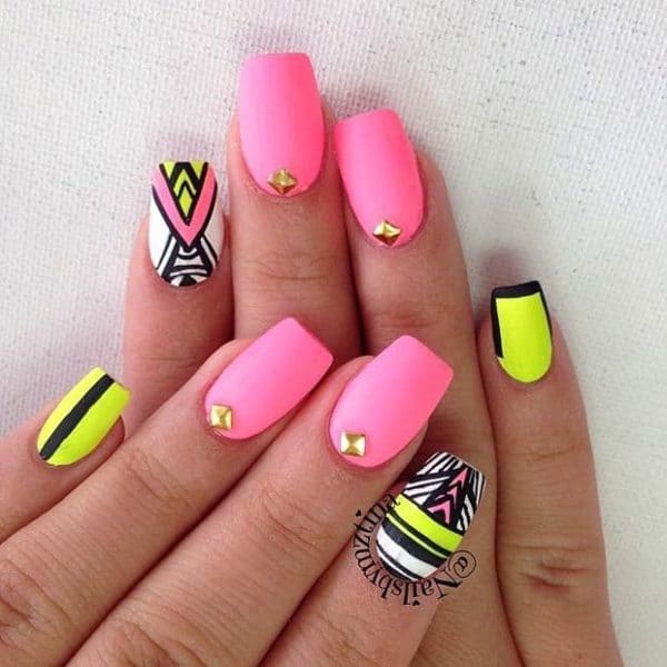 Neon Nails That Will Go Perfectly Well With Your Tanned Skin